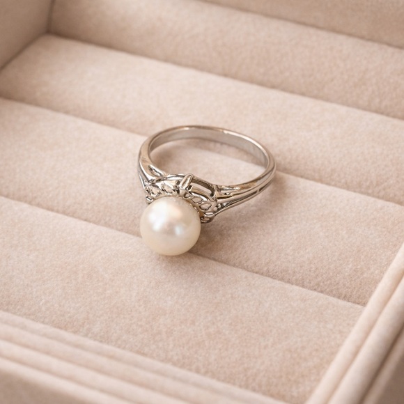 Pearl Ring Set – Classic White & Black Pearl Statement Rings Sizes: 7.5 - Picture 3 of 4